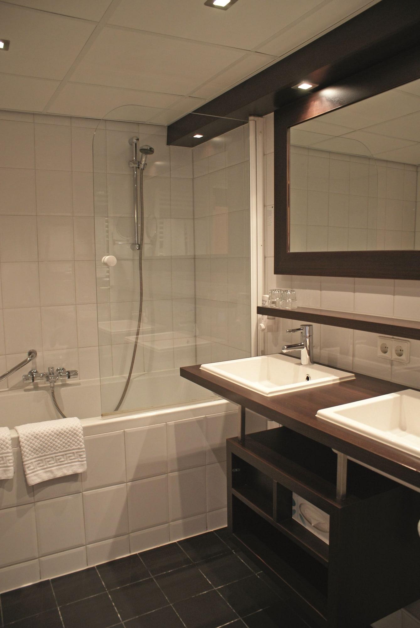 Fletcher Hotel-restaurant Kasteel Erenstein 4*