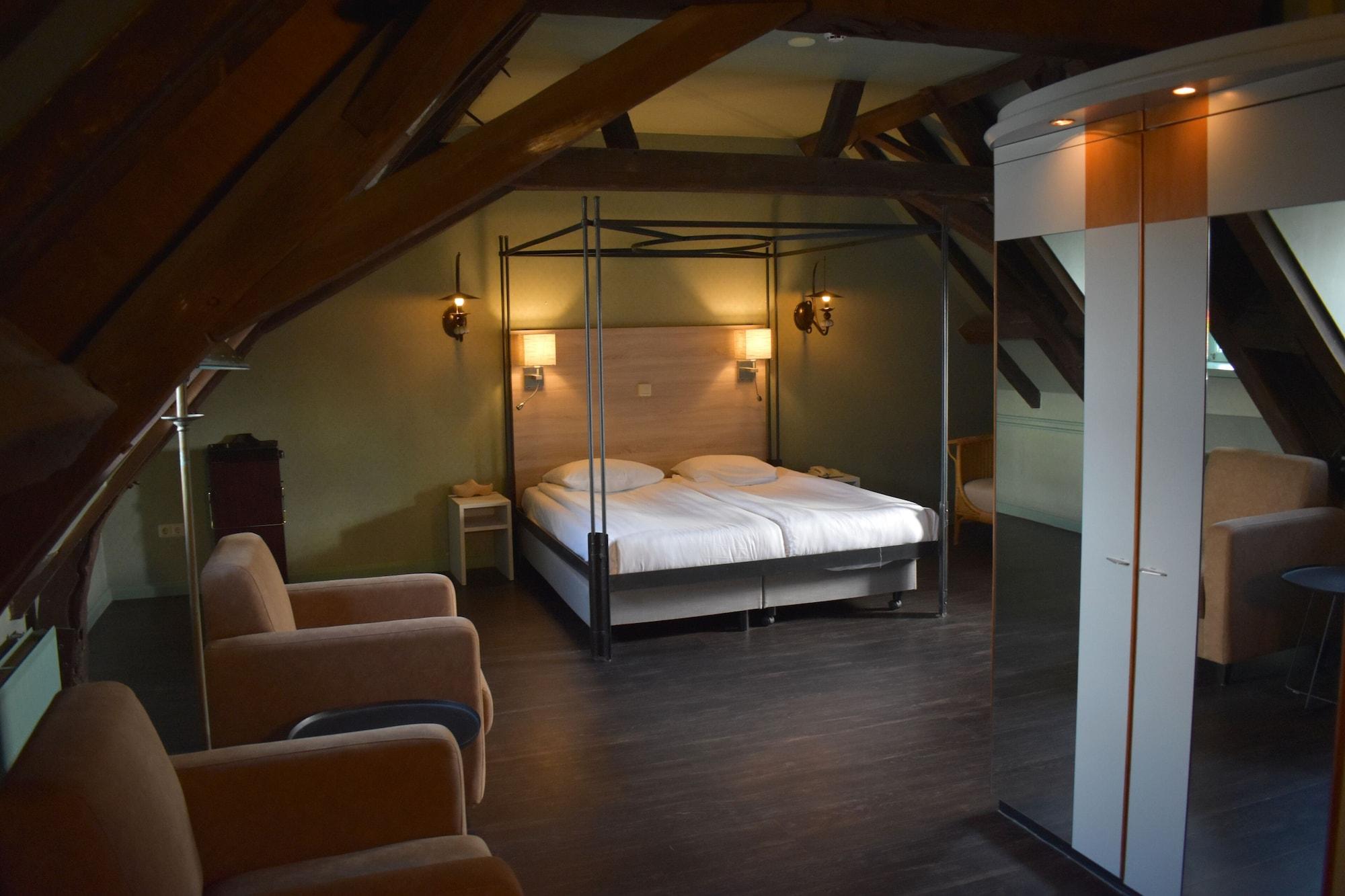 Hotel Fletcher Hotel-restaurant Kasteel Erenstein 4*